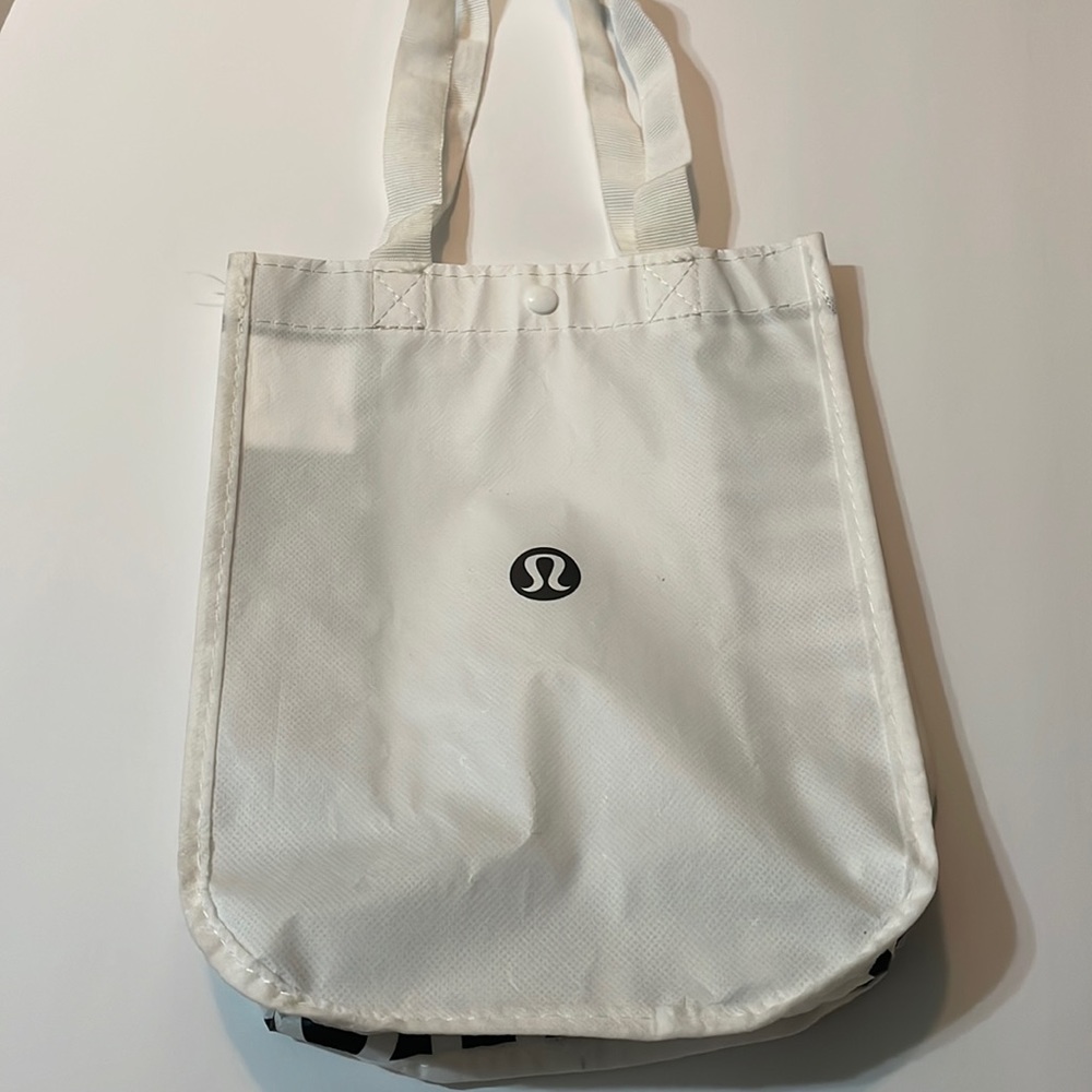 Lululemon reusable tote bag